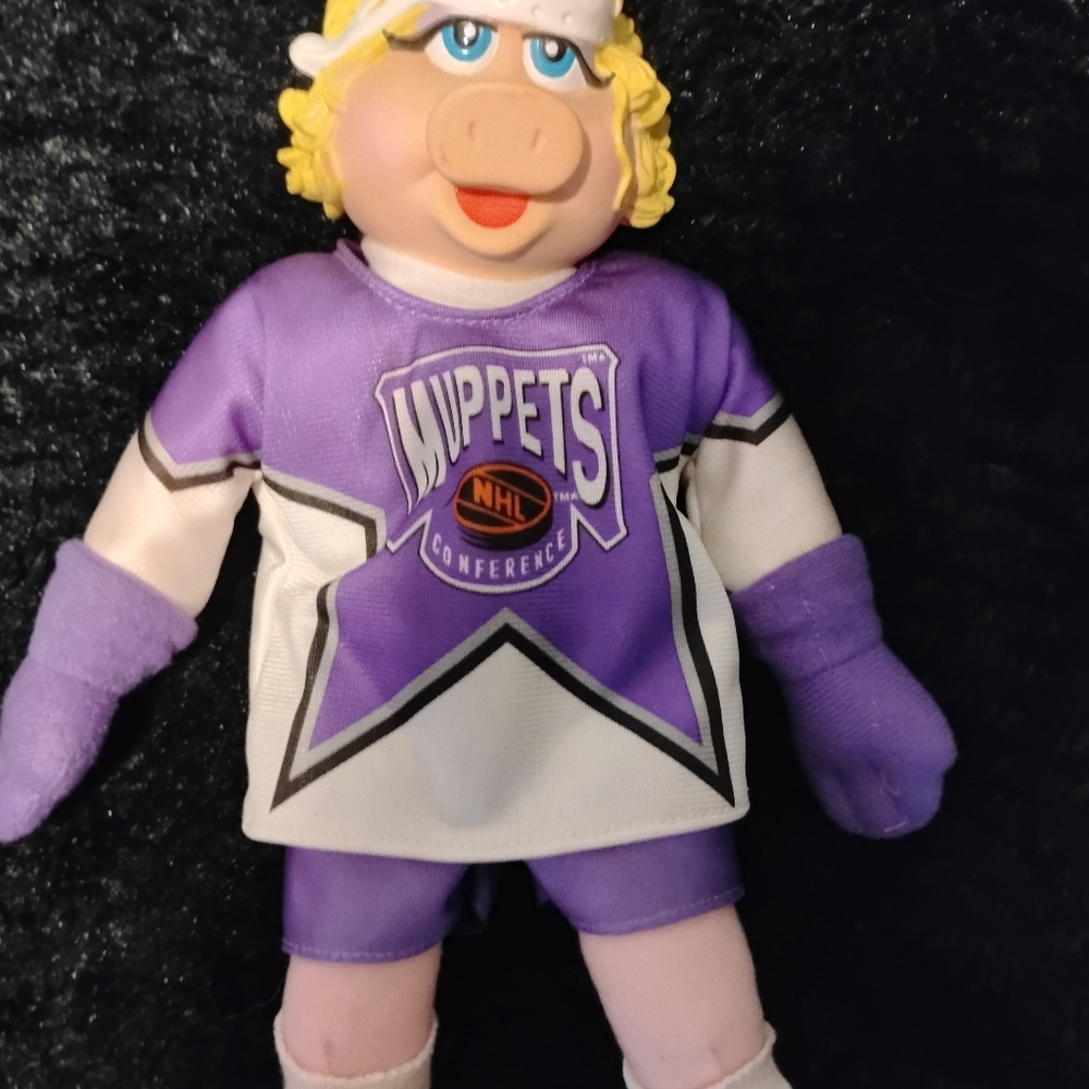 Muppets Miss Piggy On Ice Toy